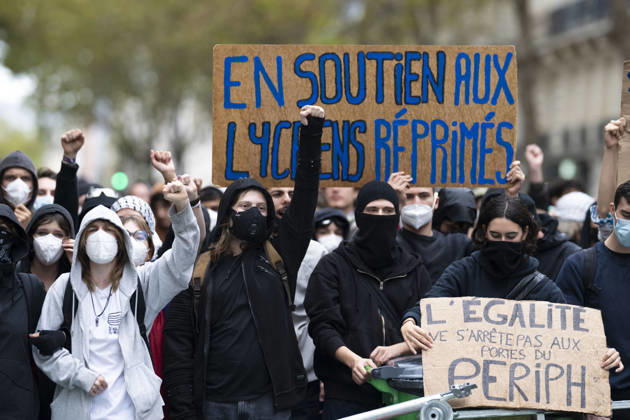 Students Demonstration outside Science Po Paris Students on Boulevard Saint Germain during a demonstration outside Science Po in Paris, France on October 7 2026 in support of high school students. Photo by Eliot Blondet ABACAPRESS.COM Paris France  Copyright: xBlondetxEliot ABACAx
