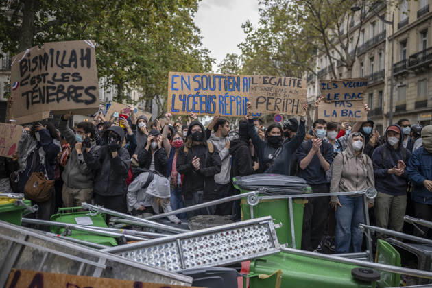 Students Demonstration outside Science Po Paris Students on Boulevard Saint Germain during a demonstration outside Science Po in Paris, France on October 7 2026 in support of high school students. Photo by Eliot Blondet ABACAPRESS.COM Paris France  Copyright: xBlondetxEliot ABACAx