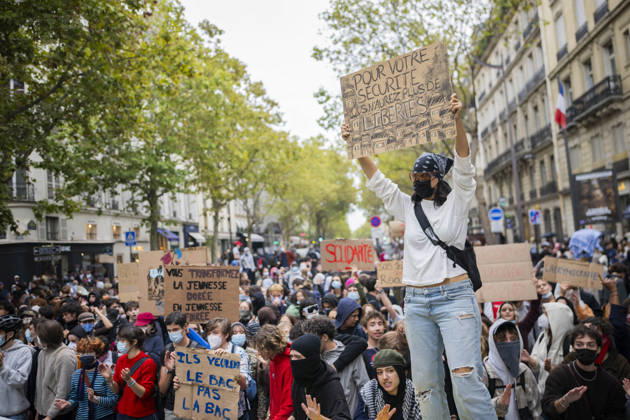 Students Demonstration outside Science Po Paris Students on Boulevard Saint Germain during a demonstration outside Science Po in Paris, France on October 7 2026 in support of high school students. Photo by Eliot Blondet ABACAPRESS.COM Paris France  Copyright: xBlondetxEliot ABACAx