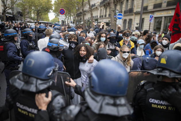 Students Demonstration outside Science Po Paris Students and policemen on Boulevard Saint Germain during a demonstration outside Science Po in Paris, France on October 7 2026 in support of high school students. Photo by Eliot Blondet ABACAPRESS.COM Paris France  Copyright: xBlondetxEliot ABACAx