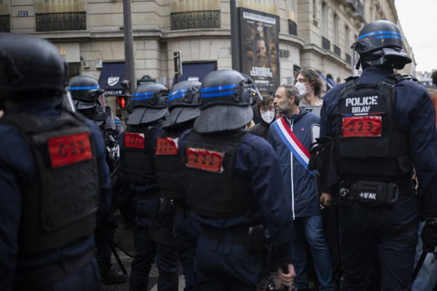 Students Demonstration outside Science Po Paris La France Insoumise - Nouveau Front Populaire s LFI MP Thomas Portes, students and policemen on Boulevard Saint Germain during a demonstration outside Science Po in Paris, France on October 7 2026 in support of high school students. Photo by Eliot Blondet ABACAPRESS.COM Paris France  Copyright: xBlondetxEliot ABACAx