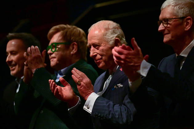 Britain s King Charles III applauds along side British singer-songwriter Elton John (2L), his husband David Furnish (L) and Apple Ceo Tim cook (R) during a soundcheck during a music workshop for young people, the first as part of the Apple x King™s Trust Creative Labs, at Battersea Power Station in south west London on October 7, 2026., Credit:BEN STANSALL PA ROTA - B68 Avalon United Kingdom, London  Copyright: xBENxSTANSALLx xPAxROTAx-xB68x xAvalonx 1141207868