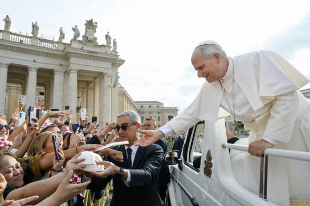 Pope Leo XIV Leads The General Audience - Vatican Pope Leo XIV attends the weekly general audience in Saint Peter’s square, Vatican on October 7, 2026. Photo by (EV) Simone Risoluti Vatican Media ABACAPRESS.COM Rome  Copyright: xABACAx