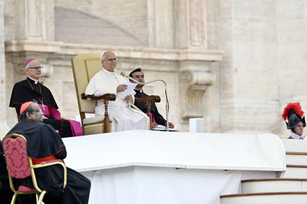 Pope Leo XIV Leads The General Audience - Vatican Pope Leo XIV attends the weekly general audience in Saint Peter’s square, Vatican on October 7, 2026. Photo by (EV) Simone Risoluti Vatican Medial ABACAPRESS.COM Rome  Copyright: xABACAx