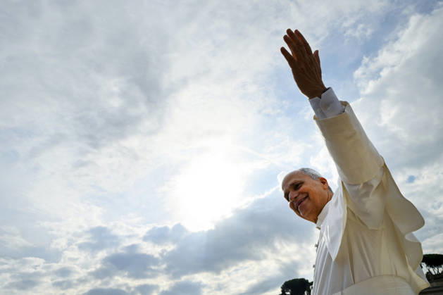 Pope Leo XIV Leads The General Audience - Vatican Pope Leo XIV attends the weekly general audience in Saint Peter’s square, Vatican on October 7, 2026. Photo by (EV) Simone Risoluti Vatican Media ABACAPRESS.COM Rome  Copyright: xABACAx