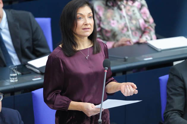 Deutscher Bundestag, 98. Plenarsitzung Katherina Reiche, Bundesministerin fuer Wirtschaft und Energie im Portrait, die Ministerin beantwortet die Fragen der Abgeordneten von ihrem Platz auf der Regierungsbank bei der Befragung der Bundesregierung bei der 98. Sitzung des Deutschen Bundestag in Berlin, 07.10.2026 Berlin Berlin Deutschland