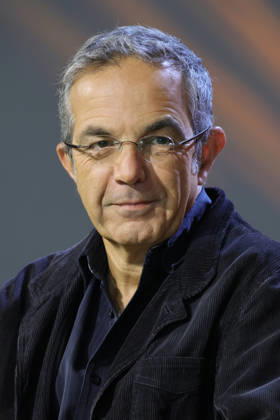 07.10.2026, Frankfurt am Main, DEU, Frankfurter Buchmesse. Navid Kermani, Autor des aktuellen Buches Koeln. E Jefoehl im Geschraech auf der ARD Buehne