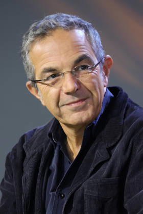 07.10.2026, Frankfurt am Main, DEU, Frankfurter Buchmesse. Navid Kermani, Autor des aktuellen Buches Koeln. E Jefoehl im Geschraech auf der ARD Buehne