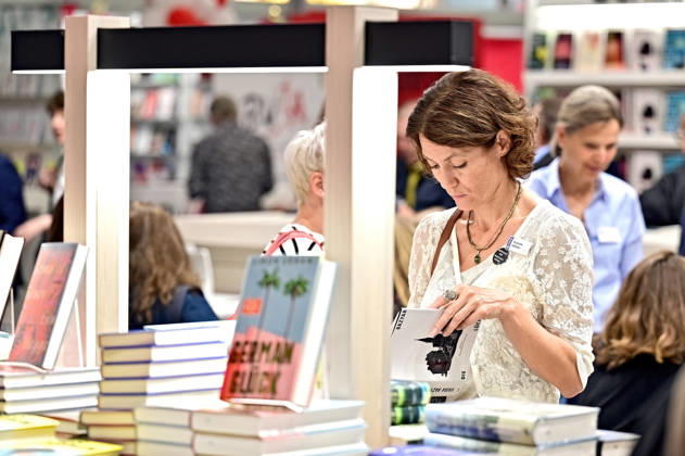Frankfurter Buchmesse 2026. Besucher der Frankfurter Buchmesse am 07.10.2026. 20261007MWI151886