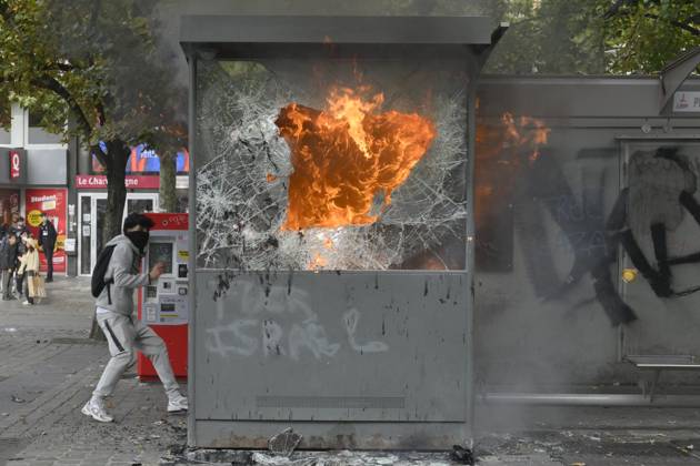 Liege Students Protest Against Austerity Measures 07 10 2026 LIEGE, BELGIUM Students protesting against the austerity measures introduced by the Wallonia-Brussels Federation (FWB) government are pictured in Liege, Belgium, on October 7, 2026. ( Liege Belgium  Copyright: xPhilipxReynaersx