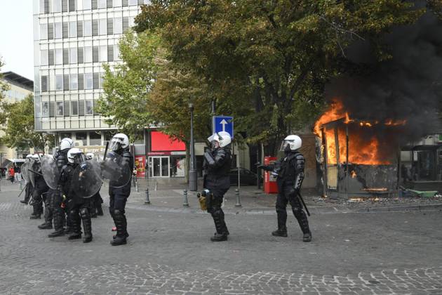 Liege Students Protest Against Austerity Measures 07 10 2026 LIEGE, BELGIUM Degradation at Place Saint-Lambert: Students protesting against the austerity measures introduced by the Wallonia-Brussels Federation (FWB) government are pictured in Liege, Belgium, on October 7, 2026. ( Liege Belgium  Copyright: xPhilipxReynaersx