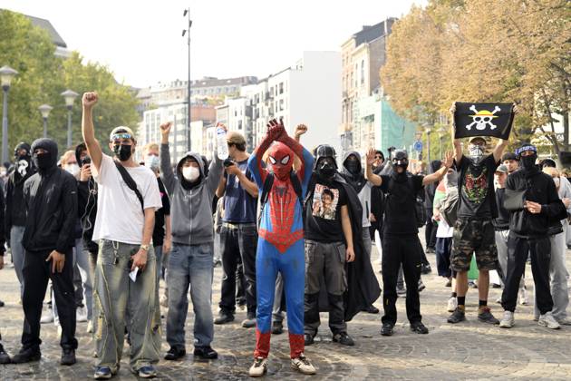 Liege Students Protest Against Austerity Measures 07 10 2026 LIEGE, BELGIUM Degradation at Place Saint-Lambert: Students protesting against the austerity measures introduced by the Wallonia-Brussels Federation (FWB) government are pictured in Liege, Belgium, on October 7, 2026. ( Liege Belgium  Copyright: xPhilipxReynaersx