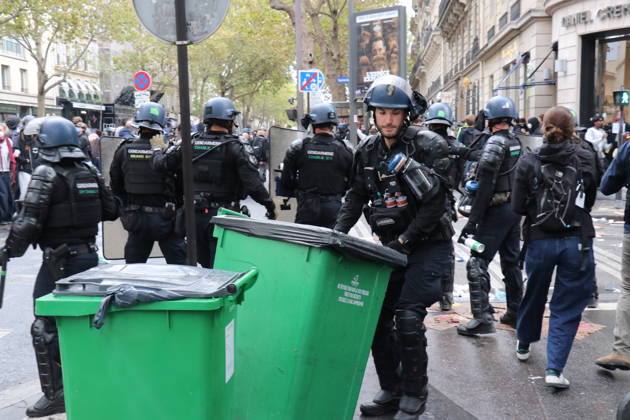 Student blockade near Sciences Po Paris PARIS, FRANCE - OCTOBER 7: A heavy police presence is deployed at the scene as students denounce conditions in the education system and express solidarity with mobilized high school students in Paris, France, on October 7, 2026. Students gather behind makeshift barricades made of trash bins and metal barriers near Sciences Po Paris as part of ongoing mobilization linked to the broader high school and university protest movement. Umit Donmez Anadolu Paris France. Editorial use only. Please get in touch for any other usage.  Copyright: x2026xAnadoluxUmitxDonmezx
