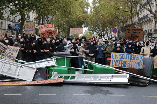 Student blockade near Sciences Po Paris PARIS, FRANCE - OCTOBER 7: Students gather behind makeshift barricades made of trash bins and metal barriers near Sciences Po Paris as part of ongoing mobilization linked to the broader high school and university protest movement in Paris, France, on October 7, 2026. A heavy police presence is deployed at the scene as students denounce conditions in the education system and express solidarity with mobilized high school students. Umit Donmez Anadolu Paris France. Editorial use only. Please get in touch for any other usage.  Copyright: x2026xAnadoluxUmitxDonmezx