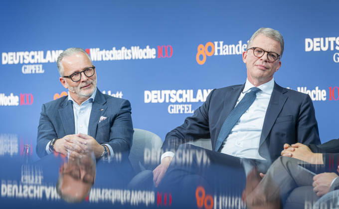 Carsten Knobel + Christian Sewing EUR, Deutschland, Berlin, 07.10.2026: (l-r) Carsten Knobel CEO Henkel und Christian Sewing CEO Deutsche Bank, besuchen die in Berlin stattfindene Jubiläumsveranstaltung von 80 Jahre Handelsblatt und 100 Jahre WirtschaftsWoche.