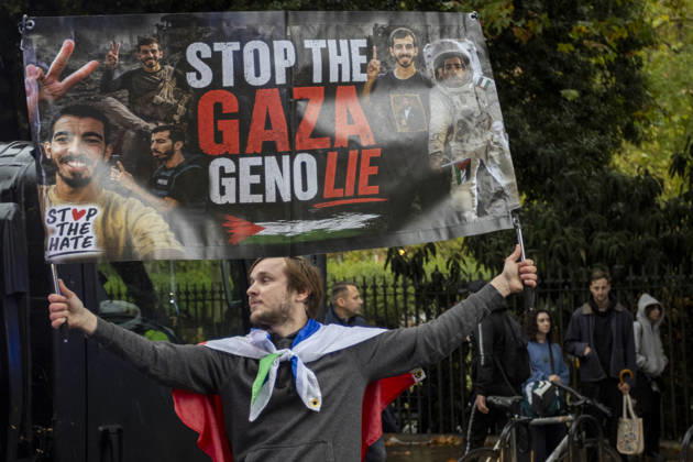 Pro-Israel Counter-Protest Disrupts Pro-Palestine Student March Russell Square, London, October 7, 2026 A pro-Palestine student march travelled from Lincoln™s Inn Fields towards Russell Square, where pro-Israel counter-protesters gathered with Israeli flags and placards. The counter-protest disrupted the student demonstration as police maintained a presence and kept the two groups separated., Credit:Zak Irfan Avalon  Copyright: xZakxIrfanx xAvalonx 1141227627