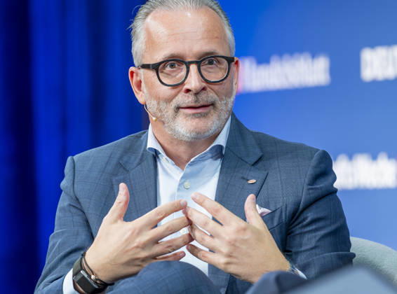 Carsten Knobel EUR, Deutschland, Berlin, 07.10.2026: Carsten Knobel CEO Henkel Europe besucht die in Berlin stattfindene Jubiläumsveranstaltung von 80 Jahre Handelsblatt und 100 Jahre WirtschaftsWoche.