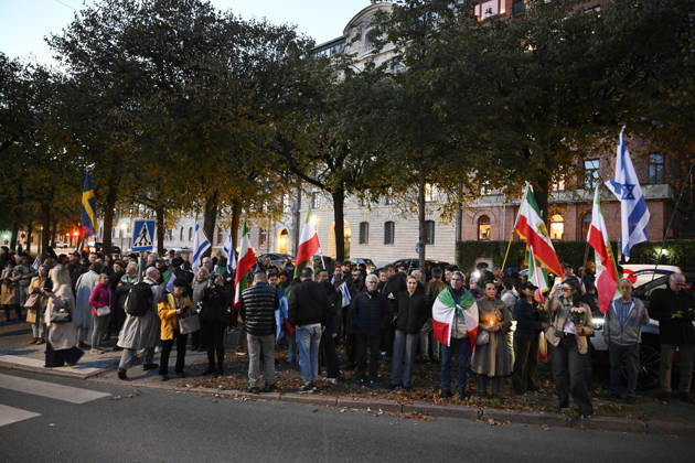 STOCKHOLM, SWEDEN 20261007 Israeli demonstration outside the Israeli Embassy on the anniversary of Hamas s terrorist attack against Israel STOCKHOLM SWEDEN x10070x  Copyright: xJessicaxGow TTx MANIFESTATION ISRAEL 7 OKTOBER JE4VdYYpx4U