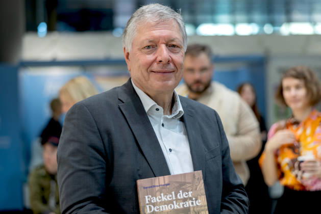Buchmesse Frankfurt 2026 Gerald Braunberger präsentiert sein Buch Fackel der Demokratie. Die Geschichte der Frankfurter Zeitung , Frankfurt am Main Hessen Deutschland Messegelände
