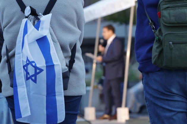 Gedenken 7.10.23 07.10.2026 Drei Jahre nach dem HAMAS Angriff auf Israel mit 1200 getöteten Menschen und 251 Menschen als Geiseln gedenken auf dem Friedensplatz mit einer Installation und einer zentralen Kundgebung zahlreiche Darmstädter. Schirmherr ist Oberbürgermeister Hanno Benz. Darmstadt Hessen Deutschland
