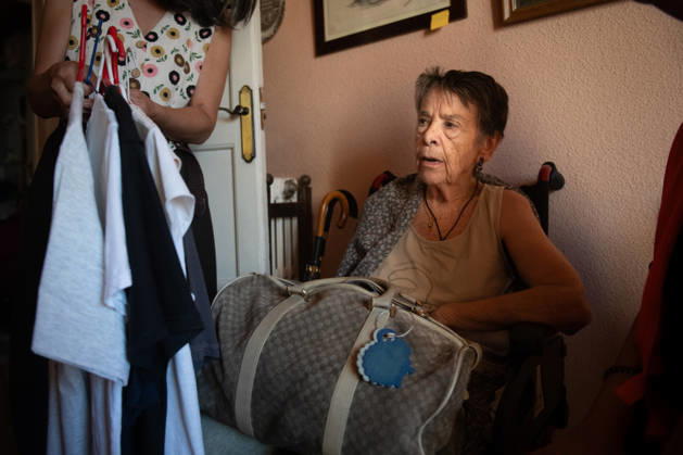 Maricarmen, the 87-year-old woman evicted from her home in Madrid, has died. Maricarmen packs a bag with her belongings on September 23, 2026, in Madrid, Spain. Maricarmen, an 87-year-old resident of Madrid’s Retiro neighborhood, faces a fourth and final eviction attempt this Wednesday, the 23rd, from the home where she has lived for more than seven decades, at 46 Alcalde Sainz de Baranda Street. Maricarmen’s case has become a symbol of the struggle for access to housing in Madrid. In 1956, Maricarmen’s father signed a lease for that home, and after his death, the lease was transferred to his wife and, later, to Maricarmen. Fernando Sá, Madrid, Madrid, Spain Copyright: xFernandoxSanchezx 7827220