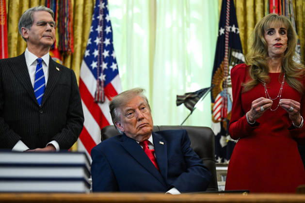 Trump Makes Oval Office Announcement WASHINGTON, DC - OCT. 7: US President Donald Trump makes an announcement on Trump Accounts in the Oval Office on Wednesday, Oct. 7, 2026 at the White House in Washington, D.C. (Photo by Annabelle Gordon Pool For The Washington Post) Washington DC United States  Copyright: xPool ABACAx