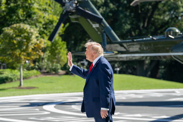 October 7, 2026, Washington, District Of Columbia, United States: President DONALD TRUMP waves to visitors from the South Lawn of the White House before departing aboard Marine One for San Antonio, Texas, where he is scheduled to headline a midterm campaign rally. Washington United States  - ZUMAk206 20261007_znp_k206_016 Copyright: xMattxKaminskyx