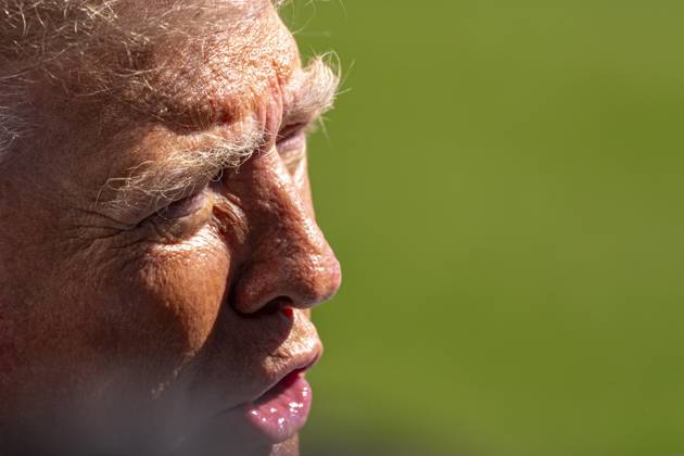 October 7, 2026, Washington, Dc, USA: President Donald Trump speaks to the media before departing on Marine One from the South Lawn of the White House..Trump was enroute to a campaign event in San Antonio, Texas. Washington USA - ZUMAs197 20261007_aaa_s197_164 Copyright: xJenxGolbeckx