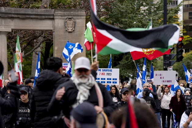 October 7, 2026, Montreal, Pq, CANADA: Pro-Palestinian and pro-Israel demonstrators are separated by police in Montreal, on Wednesday, Oct. 7, 2026. Montreal CANADA  - ZUMAc35_ 20261007_zaf_c35_068 Copyright: xChristopherxKatsarovx