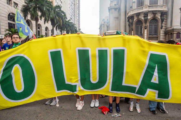 October 7, 2026: Rio de Janeiro, Brazil. October 7, 2026. March for Democracy: Students gather to protest the rise of the far right and march through the city center (Cinelo¢ndia) in support of President Lula s candidacy. Photo: . - ZUMAl255 20261007_zip_l255_017 Copyright: xEllanxLustosax