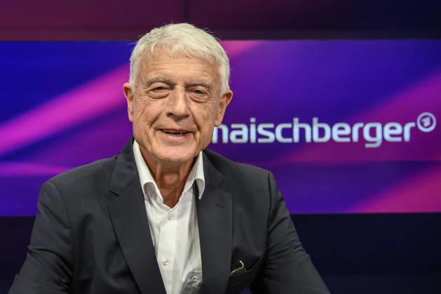 im Bild v.l.: Werner Sonne (Journalist und Autor), GER, Berlin, Studio, zu Gast bei Maischberger, politische Talkshow, TV, Format, mit Moderatorin Sandra Maischberger, Das Erste, aus Adlershof Am Studio 20, 07.10.2026, Copyright: HMBxMedia UwexKoch