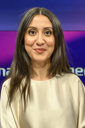 im Bild v.l.: Alev Dogan (The Pioneer), GER, Berlin, Studio, zu Gast bei Maischberger, politische Talkshow, TV, Format, mit Moderatorin Sandra Maischberger, Das Erste, aus Adlershof Am Studio 20, 07.10.2026, Copyright: HMBxMedia UwexKoch
