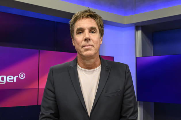 im Bild v.l.: Markus Feldenkirchen (Der Spiegel), GER, Berlin, Studio, zu Gast bei Maischberger, politische Talkshow, TV, Format, mit Moderatorin Sandra Maischberger, Das Erste, aus Adlershof Am Studio 20, 07.10.2026, Copyright: HMBxMedia UwexKoch