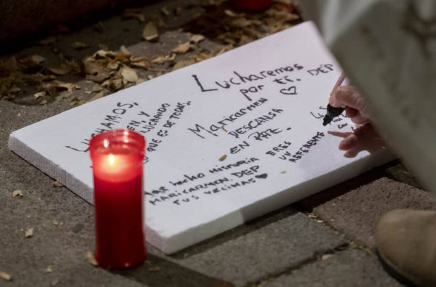 Maricarmen Abascal, who became a symbol of the fight for housing after her eviction, has died. Several people leave candles and messages at Maricarmen’s home on October 7, 2026, in Madrid, Spain. Maricarmen Abascal, who became a symbol of the housing rights movement that led to the Puerta del Sol encampment after being evicted from the home in Retiro where she had lived for 70 years, died on Wednesday, as confirmed by the Tenants’ Union. The woman had been hospitalized at Gregorio Maranón Hospital since September 23. On that day, she was carried out on a stretcher from her home on Alcalde Sainz de Baranda Street after the eviction order was enforced, despite protests from dozens of activists, and transferred to the Madrid hospital due to h Copyright: xAlbertoxOrtegax 7827465