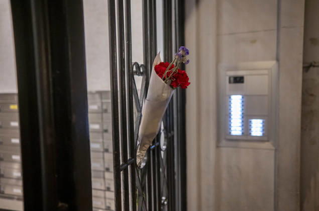 Maricarmen Abascal, who became a symbol of the fight for housing after her eviction, has died. A bouquet of flowers at Maricarmen’s home on October 7, 2026, in Madrid, Spain. Maricarmen Abascal, who became a symbol of the housing rights movement that led to the Puerta del Sol encampment after being evicted from the home in Retiro where she had lived for 70 years, died on Wednesday, as confirmed by the Tenants’ Union. The woman had been hospitalized at Gregorio Maranón Hospital since September 23. On that day, she was carried out on a stretcher from her home on Alcalde Sainz de Baranda Street after the eviction order was enforced, despite protests from dozens of activists, and transferred to the Madrid hospital due to her fragile health. OC Copyright: xAlbertoxOrtegax 7827466