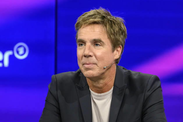 im Bild v.l.: Markus Feldenkirchen (Der Spiegel), GER, Berlin, Studio, zu Gast bei Maischberger, politische Talkshow, TV, Format, mit Moderatorin Sandra Maischberger, Das Erste, aus Adlershof Am Studio 20, 07.10.2026, Copyright: HMBxMedia UwexKoch