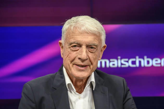 im Bild v.l.: Werner Sonne (Journalist und Autor), GER, Berlin, Studio, zu Gast bei Maischberger, politische Talkshow, TV, Format, mit Moderatorin Sandra Maischberger, Das Erste, aus Adlershof Am Studio 20, 07.10.2026, Copyright: HMBxMedia UwexKoch
