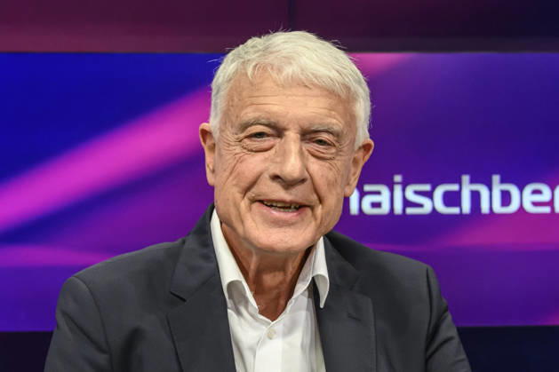 im Bild v.l.: Werner Sonne (Journalist und Autor), GER, Berlin, Studio, zu Gast bei Maischberger, politische Talkshow, TV, Format, mit Moderatorin Sandra Maischberger, Das Erste, aus Adlershof Am Studio 20, 07.10.2026, Copyright: HMBxMedia UwexKoch