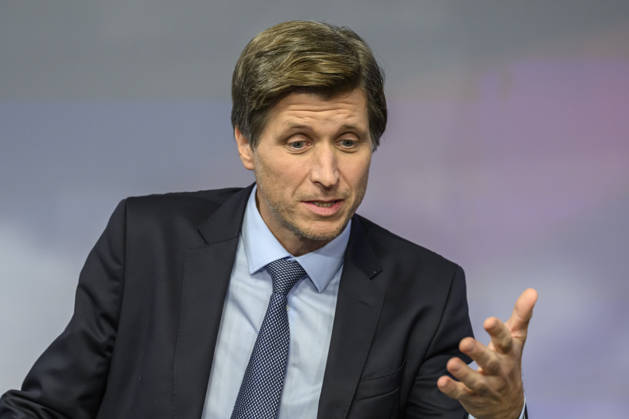 im Bild v.l.: Moritz Schularick (Wirtschaftswissenschaftler), GER, Berlin, Studio, zu Gast bei Maischberger, politische Talkshow, TV, Format, mit Moderatorin Sandra Maischberger, Das Erste, aus Adlershof Am Studio 20, 07.10.2026, Copyright: HMBxMedia UwexKoch