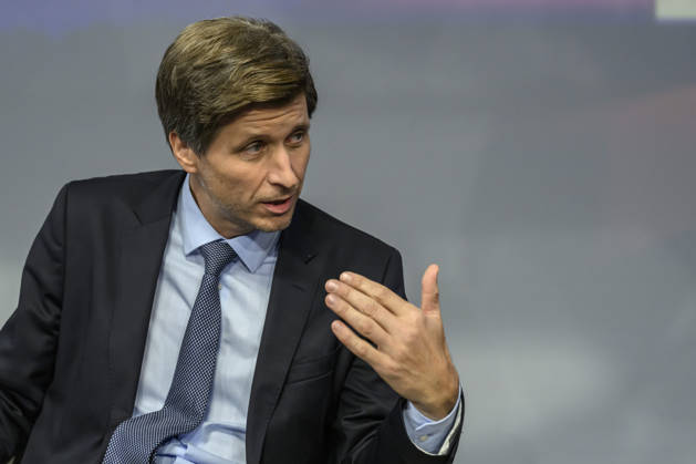 im Bild v.l.: Moritz Schularick (Wirtschaftswissenschaftler), GER, Berlin, Studio, zu Gast bei Maischberger, politische Talkshow, TV, Format, mit Moderatorin Sandra Maischberger, Das Erste, aus Adlershof Am Studio 20, 07.10.2026, Copyright: HMBxMedia UwexKoch