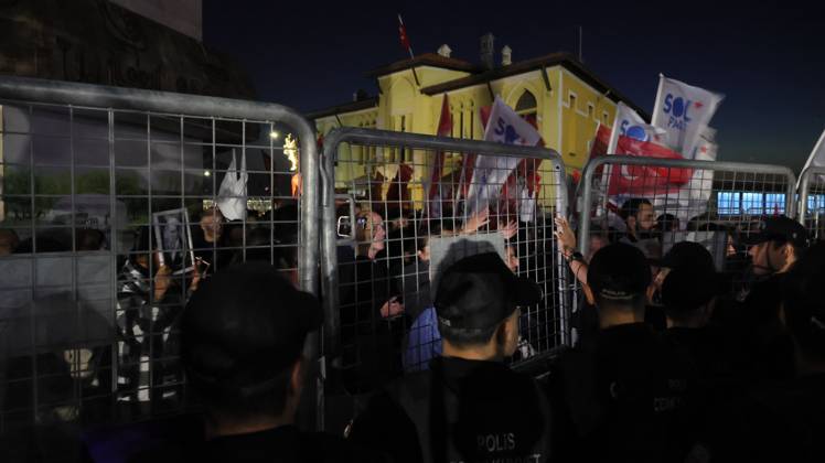 October 7, 2026, °Zmir, To¼rkiye: IZMIR, TURKEY, OCTOBER 7, 2026: Supporters of the opposition YENI Parti protest after Izmir Metropolitan Mayor Cemil Tugay joined President Recep Tayyip Erdogan s ruling AKP. Tugay was elected mayor as a CHP candidate in the 2024 local elections before leaving the party earlier this year. Protesters attempted to march toward Izmir City Hall carrying a black wreath, black carnations and a symbolic coffin while chanting for Tugay to resign. Police blocked parts of the march with barricades, riot police and water cannon vehicles, with protesters leaving flowers and the wreath near police barriers. °Zmir Türkiye - ZUMAq101 20261007_zna_q101_314 Copyright: xTurgayxKilicx