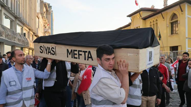 October 7, 2026, °Zmir, To¼rkiye: IZMIR, TURKEY, OCTOBER 7, 2026: Supporters of the opposition YENI Parti protest after Izmir Metropolitan Mayor Cemil Tugay joined President Recep Tayyip Erdogan s ruling AKP. Tugay was elected mayor as a CHP candidate in the 2024 local elections before leaving the party earlier this year. Protesters attempted to march toward Izmir City Hall carrying a black wreath, black carnations and a symbolic coffin while chanting for Tugay to resign. Police blocked parts of the march with barricades, riot police and water cannon vehicles, with protesters leaving flowers and the wreath near police barriers. °Zmir Türkiye - ZUMAq101 20261007_zna_q101_311 Copyright: xTurgayxKilicx