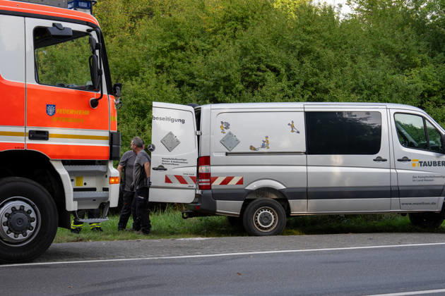 250kg Weltkriegsbombe in Stadtwald gefunden - Sprengung am selben Tag notwendig Am Mittwoch, 07.10.2026, wurde im Bereich des Wildhofs im Offenbacher Stadtwald eine rund 250 Kilogramm schwere Weltkriegsbombe kontrolliert gesprengt. Der Kampfmittelräumdienst beseitigte das Kampfmittel am Nachmittag wie geplant. Zuvor war der Evakuierungsradius auf 300 Meter reduziert worden, sodass das Energiewerk der EVO nicht geräumt werden musste. Auf Heusenstammer Gemarkung waren keine Evakuierungen erforderlich. Die Sperrungen auf der Dietzenbacher Straße und der Landesstraße 3117 wurden aufgehoben. Offenbach am Main Hessen Deutschland