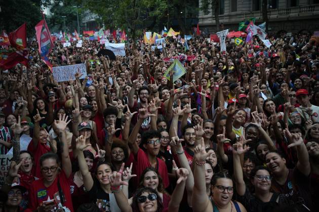 October 7, 2026, Rio De Janeiro, Brazil: RIO DE JANEIRO, BRAZIL, OCTOBER 7, 2026: Students, youth organizations and activists march through central Rio de Janeiro in support of President Luiz Inacio Lula da Silva and against presidential candidate Flavio Bolsonaro ahead of Brazil s presidential runoff. Demonstrators marched from Candelaria to Cinelandia carrying pro-Lula and anti-far-right banners while calling for the defense of democracy, public education and student rights. Lula and Bolsonaro will face each other in the second round of the presidential election on October 25. Photo: JNA PRESS Rio De Janeiro Brazil  - ZUMAq101 20261007_zna_q101_375 Copyright: xMarianaxGreifx