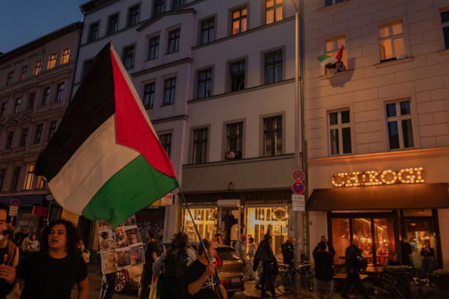 October 7, 2026, Berlin, Germany: Hundereds of pro-palestinian protesters gather in Berlin, Germany, on October 7, 2026. This marks the three-year anniversary of the Hamas led border attacks in Southern Israel. Germany  - ZUMAj167 20261007_zip_j167_021 Copyright: xSvetxJacquelinex
