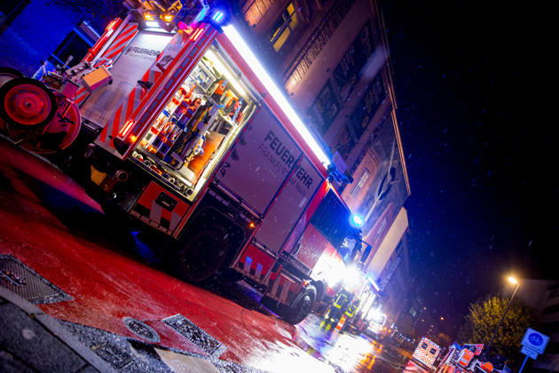 Brand in Kinosaal sorgt für Großaufgebot an Rettungskräften Am 08.10.2026 kam es in einem Kinosaal des Cinestar Metropolis in Frankfurt zu einem Feuer. Die Feuerwehr Frankfurt rückte mit einem Großaufgebot an, Trupps bekämpften den Brand unter Atemschutz. Nach den Löscharbeiten waren ausgiebige Belüftungsmaßnahmen erforderlich. Erste Einsatzkräfte konnten nach rund einer Stunde den Einsatz verlassen. Frankfurt am Main Innenstadt Hessen Deutschland