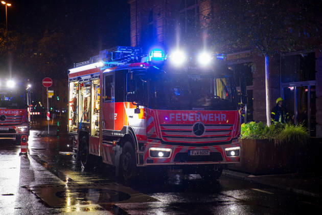 Brand in Kinosaal sorgt für Großaufgebot an Rettungskräften Am 08.10.2026 kam es in einem Kinosaal des Cinestar Metropolis in Frankfurt zu einem Feuer. Die Feuerwehr Frankfurt rückte mit einem Großaufgebot an, Trupps bekämpften den Brand unter Atemschutz. Nach den Löscharbeiten waren ausgiebige Belüftungsmaßnahmen erforderlich. Erste Einsatzkräfte konnten nach rund einer Stunde den Einsatz verlassen. Frankfurt am Main Innenstadt Hessen Deutschland