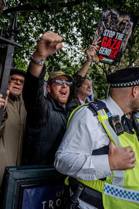 Pro-Israeil counter protestors challenge pro-Palestine demonstrators in London, UK - 7 OCT 2026. Protestors seen chanting slogans while holding placards behind the police cordon separating pro-Israeli counter-protestors from pro-Palestine demonstrators on the 3rd anniversary of Hamas attack. Pro-Palestine activists from Central London Universities chose the 3rd anniversary of the October 7th attack by Hamas to protest against Israel’s war on Gaza. They clashed en route with pro-Israeli counter protestors. The demonstration was arranged by an inter-uni coalition that includes King’s College and LSE. London United Kingdom Copyright: xLabxMox xSOPAxImagesx LabMO_Oct_7th_Uni_Protest_SOPA_19