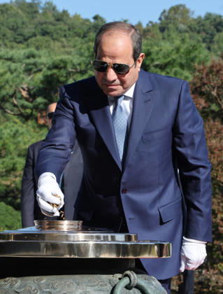 Egyptian president in S. Korea Egyptian president in S. Korea Egyptian President Abdel Fattah El-Sisi burns incense to pay tribute to South Korean patriotic martyrs and war dead at the National Cemetery in Seoul on Oct. 8, 2026, before holding summit talks with South Korean President Lee Jae Myung later in the day. (Yonhap) in Seou 2026-10-08 11:15:10 <Copyright ¨Ï 1980-2026 YONHAPNEWS AGENCY. .> ¼­¿ïÆ¯º°½Ã EDITORIAL USE ONLY  Copyright: xx president ???x yonphotos257504