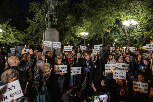October 7, 2026, New York, New York, USA: The Union Square candlelight vigil organized by the group Israelis for Peace on October 7th 2026 went on in spite of loud protests by pro-Palestinian activists. Several public officials, including New York City mayor ZOHRAN MAMDANI, joined the group in commemorating the Israeli lives lost on Ocotober 7th 2023 despite the protests. New York USA  - ZUMAh214 20261007_znp_h214_011 Copyright: xSDxHerzogx